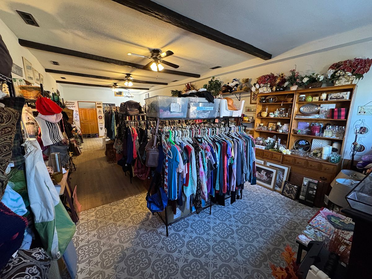 21 E Market Street, Shannon, IL 61078