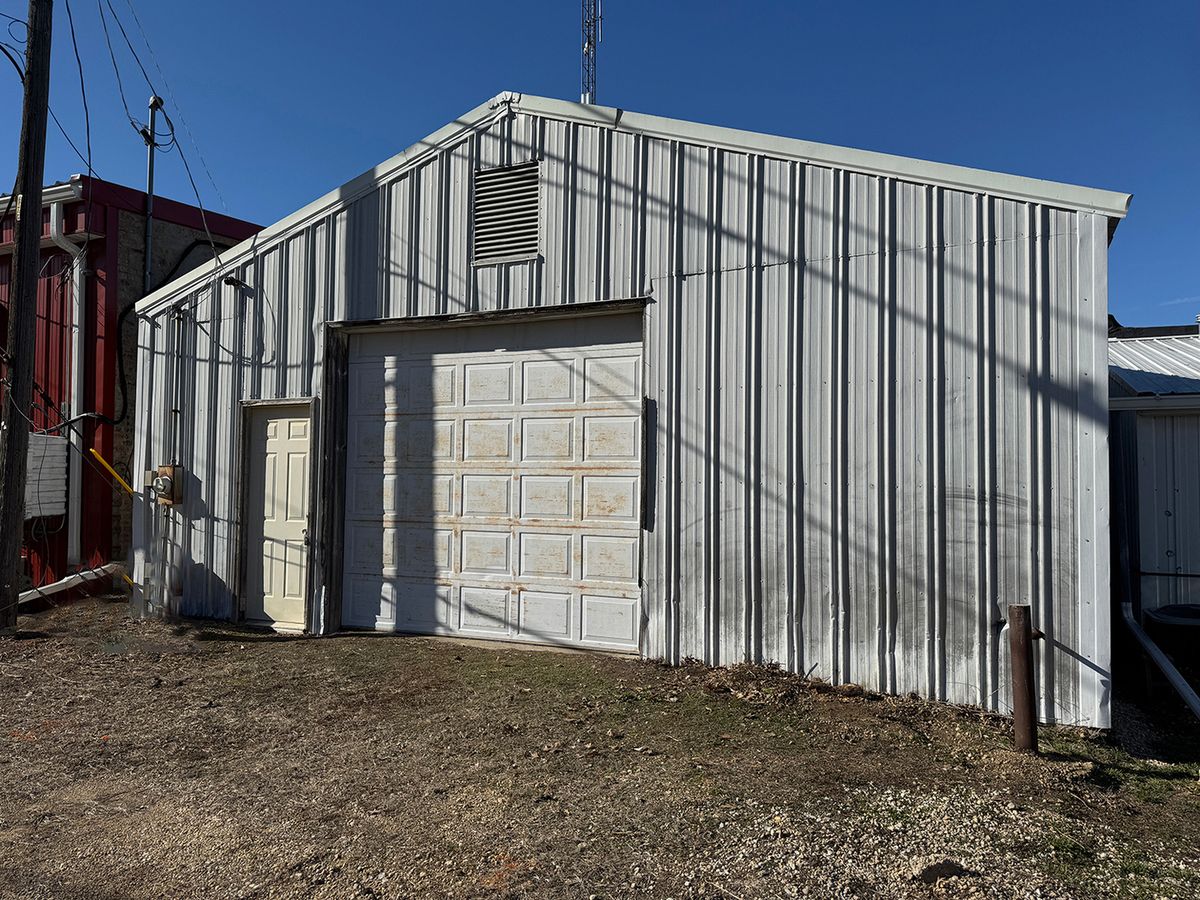 21 E Market Street, Shannon, IL 61078