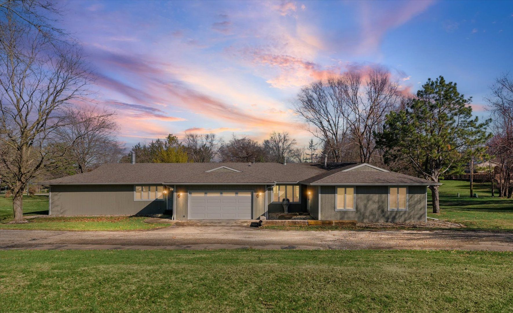 1902 Golf Drive — Mahomet, IL 61853
