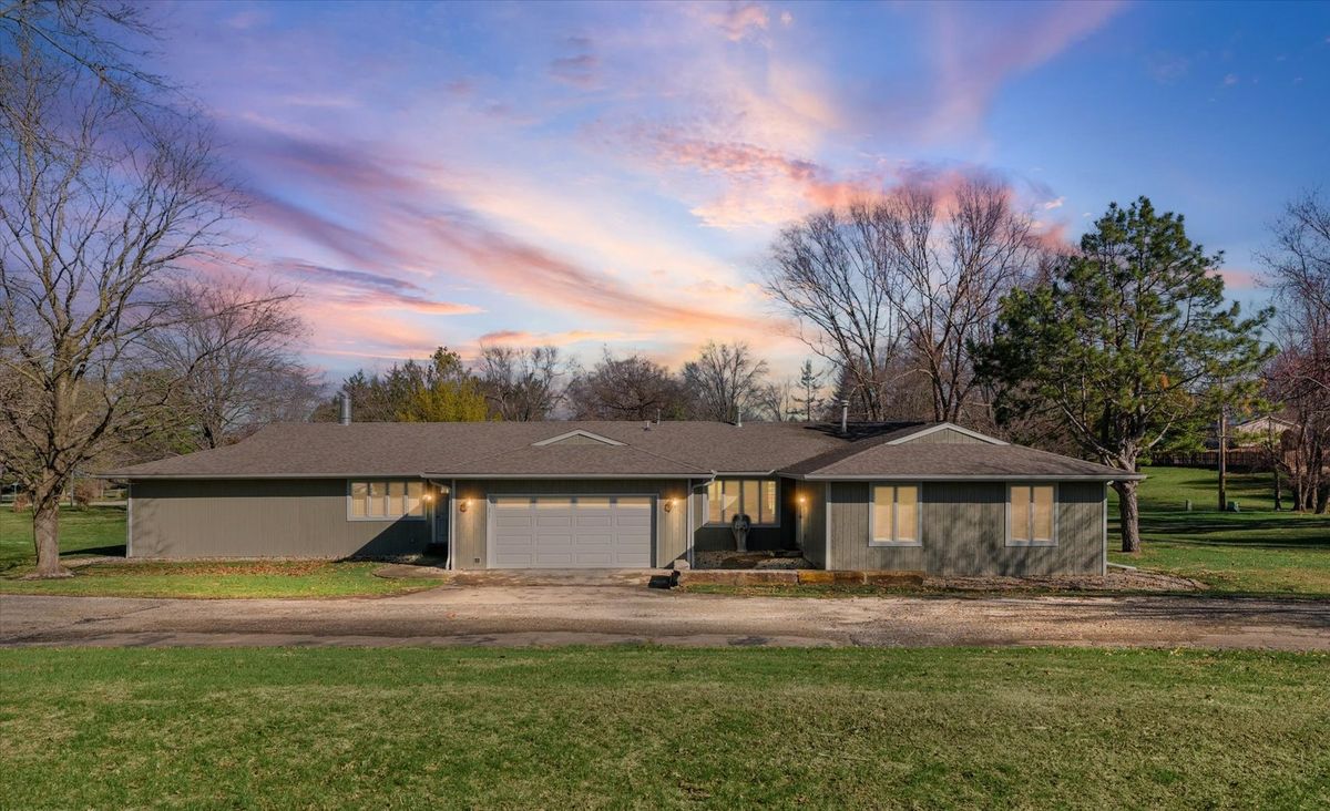 1902 Golf Drive, Mahomet, IL 61853