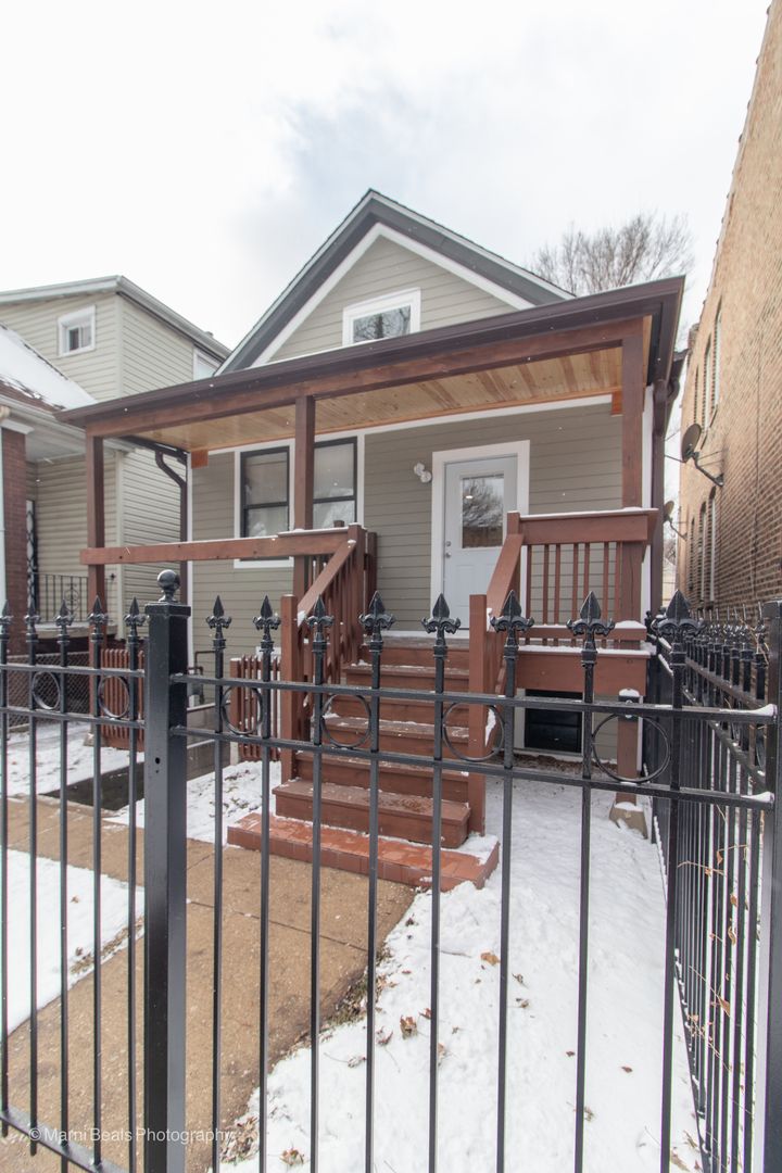 6334 S Saint Lawrence Avenue — Chicago, IL 60637