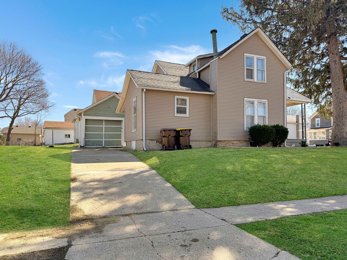 430 American Street, Freeport, IL 61032