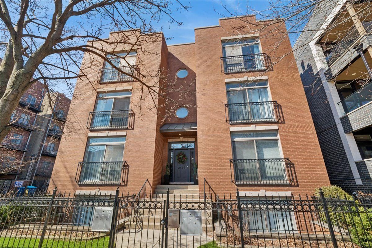 2816 N Rockwell Street #3N — Chicago, IL 60618