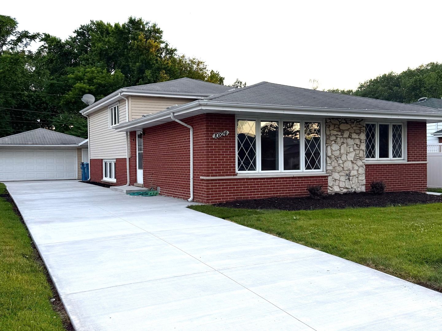 10824 Laramie Avenue — Oak Lawn, IL 60453