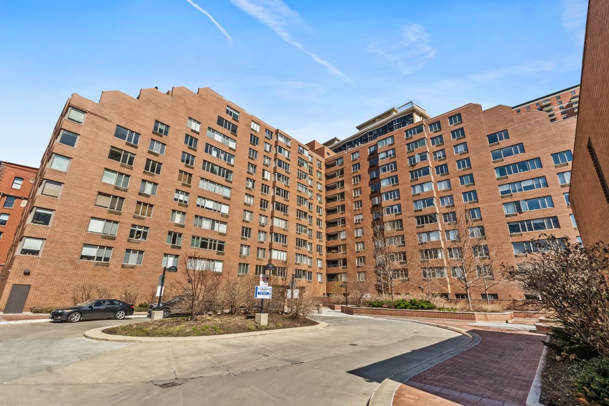 801 PLYMOUTH Court, Chicago, IL 60605