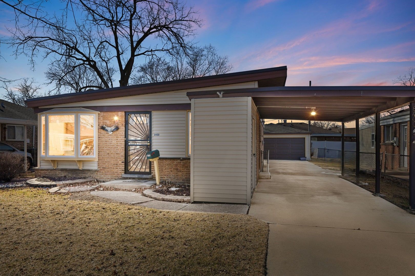 8400 S Knox Avenue — Chicago, IL 60652