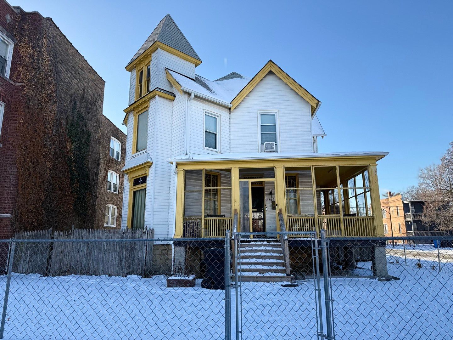 7700 S Lowe Avenue — Chicago, IL 60620