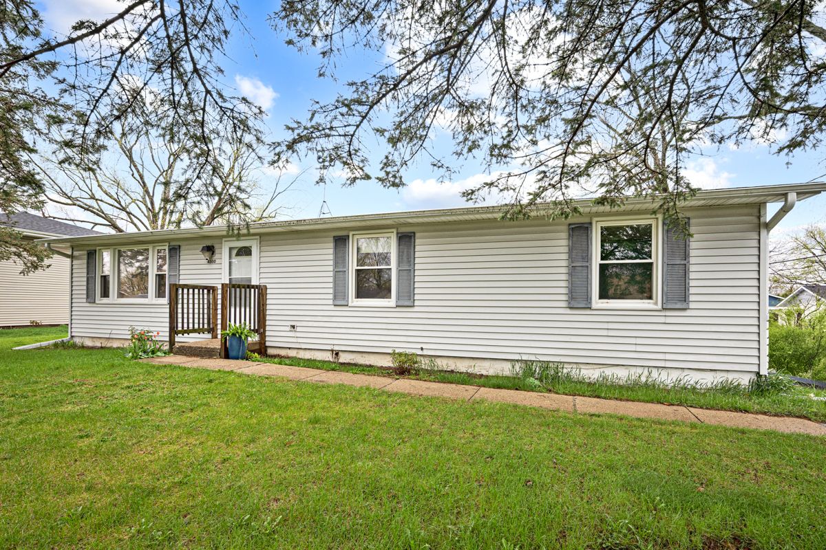 4300 Parkway Avenue — McHenry, IL 60050