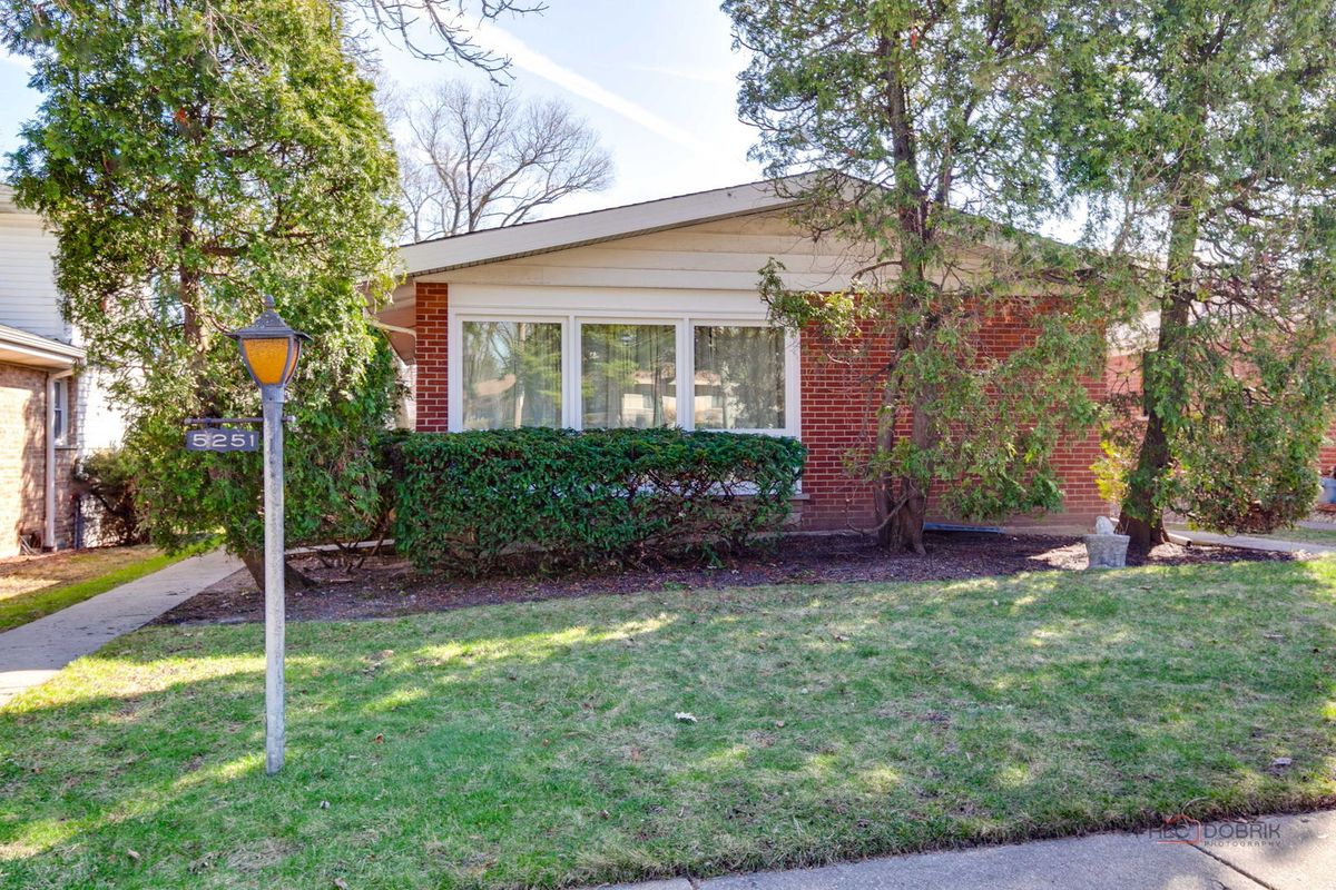 5251 Greenleaf Street, Skokie, IL 60077