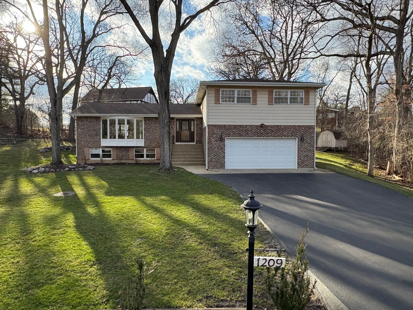 1209 Appaloosa Trail — McHenry, IL 60051