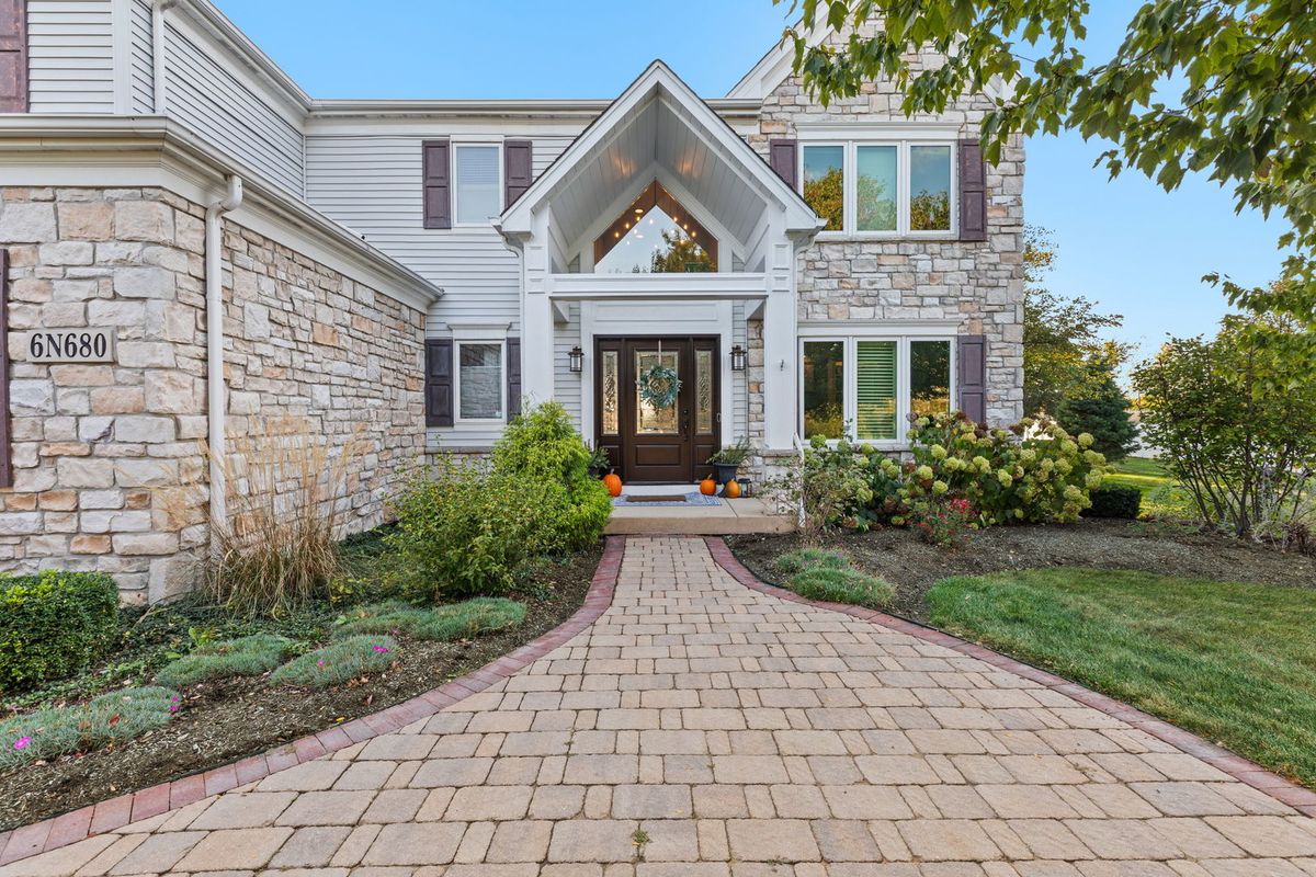 6N680 Somerset Drive, St. Charles, IL 60175