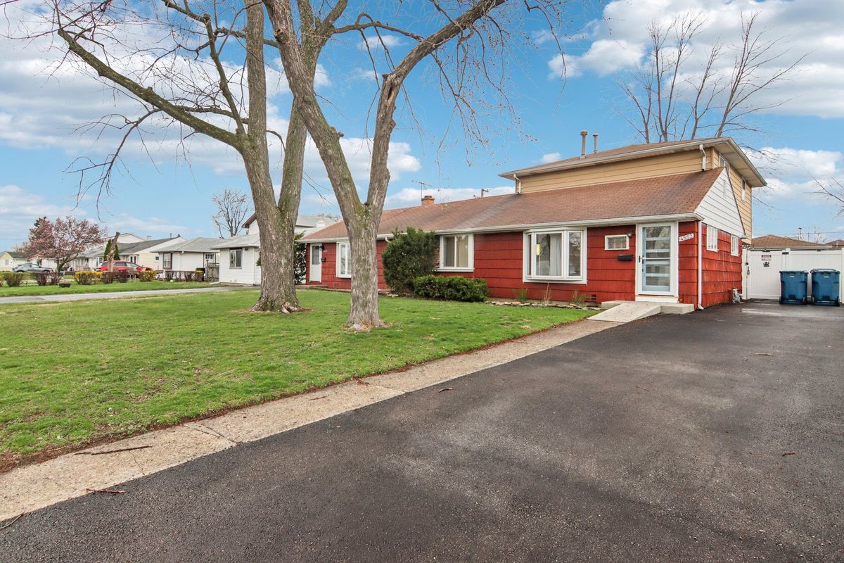 4552 89th Street, Hometown, IL 60456