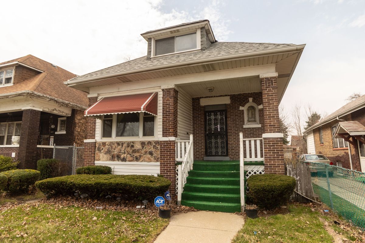8018 Bennett Avenue, Chicago, IL 60617