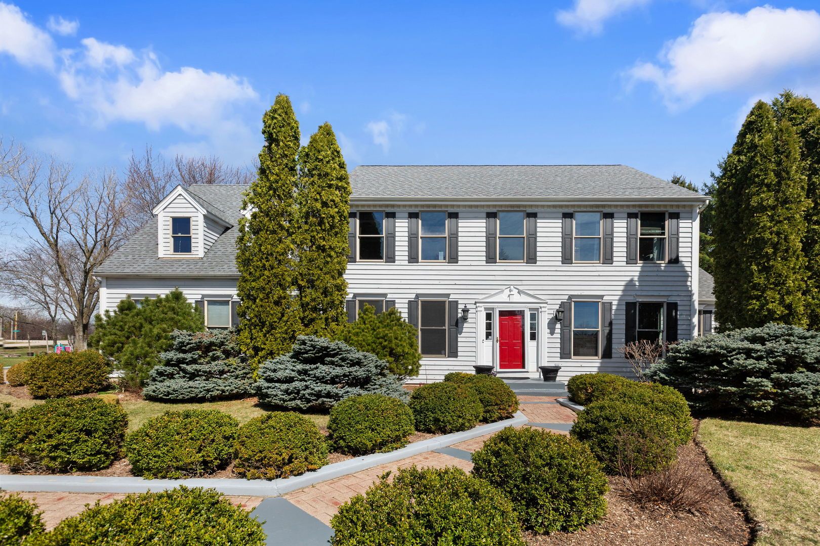 185 Sycamore Drive — Hawthorn Woods, IL 60047