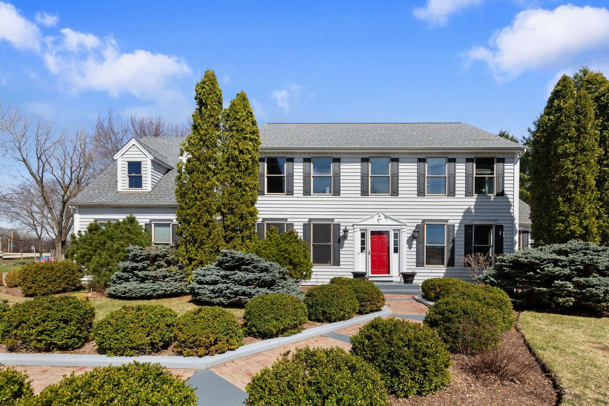 185 Sycamore Drive, Hawthorn Woods, IL 60047