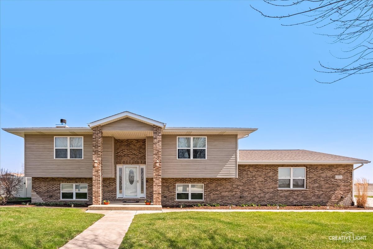 1075 Illinois Street, Coal City, IL 60416