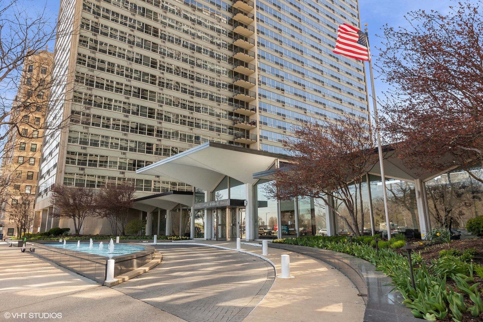 3550 N Lake Shore Drive #2424 — Chicago, IL 60657