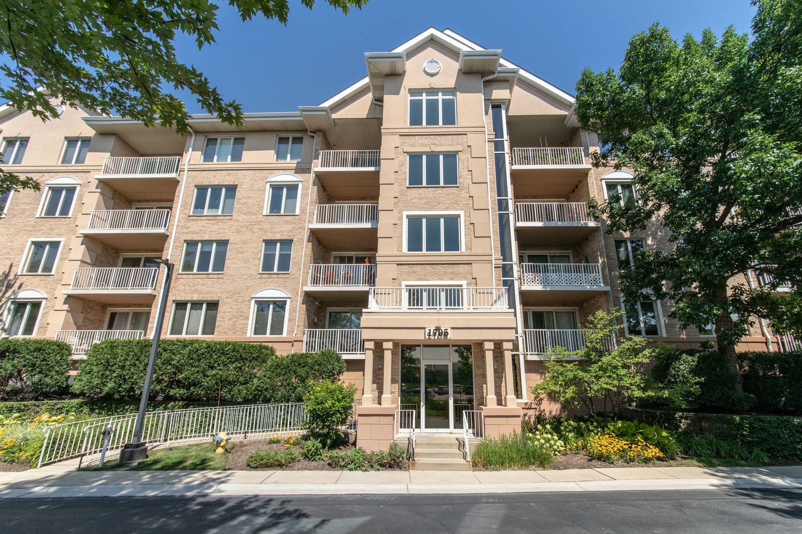 1705 Pavilion Way #503 — Park Ridge, IL 60068