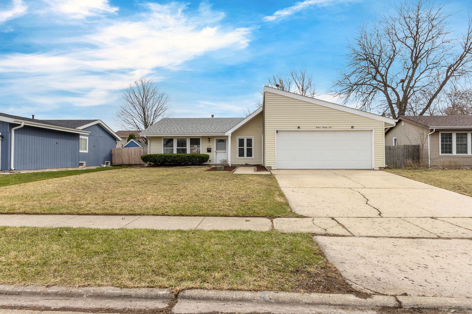 1295 Foxcroft Drive — Aurora, IL 60506