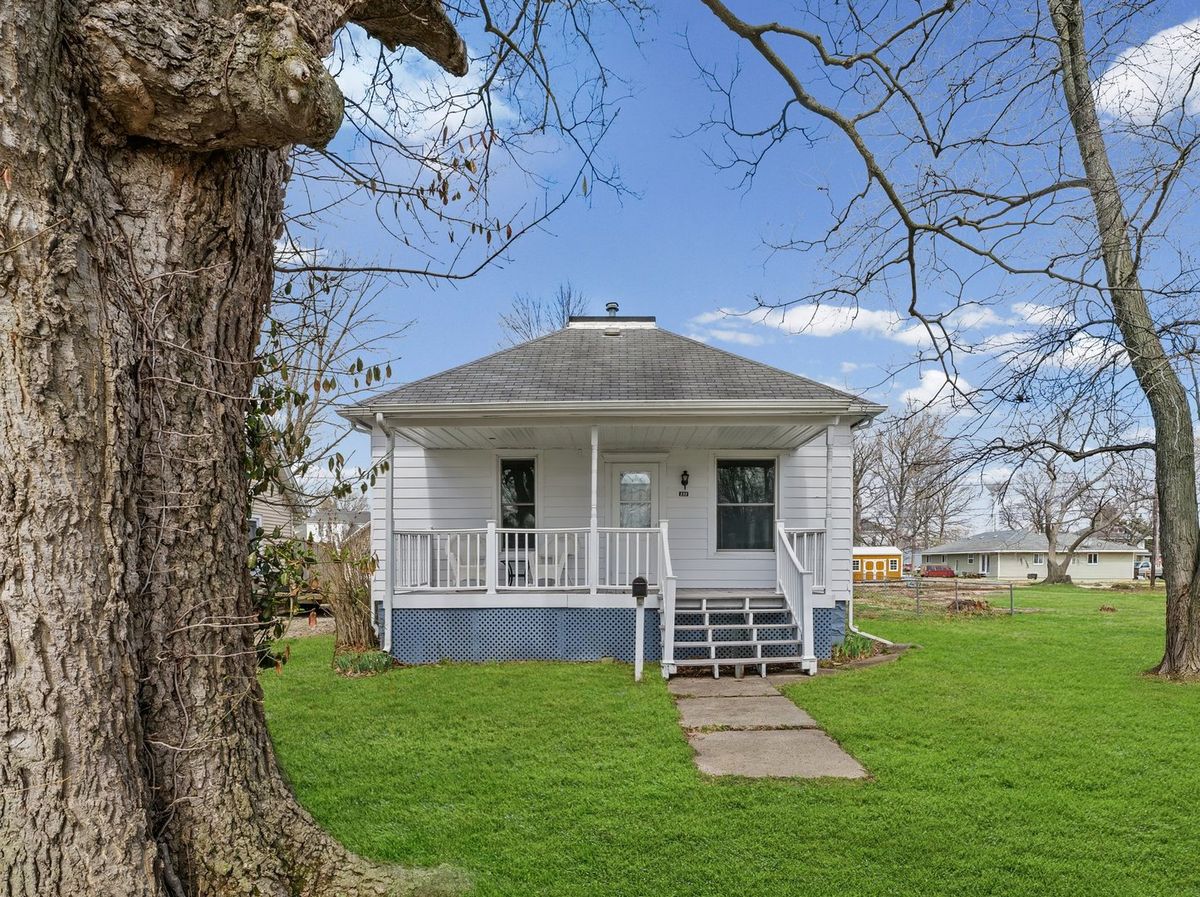 232 William Street, Bement, IL 61813