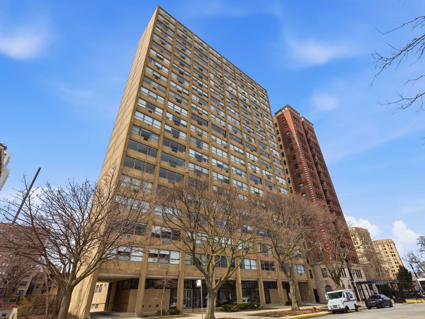 5530 S Shore Drive #17A — Chicago, IL 60637
