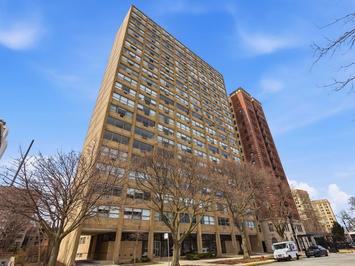 5530 Shore Drive, Chicago, IL 60637