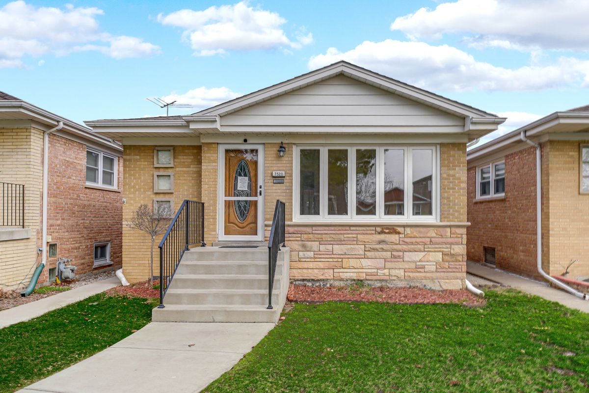 7520 Carmen Avenue, Harwood Heights, IL 60706