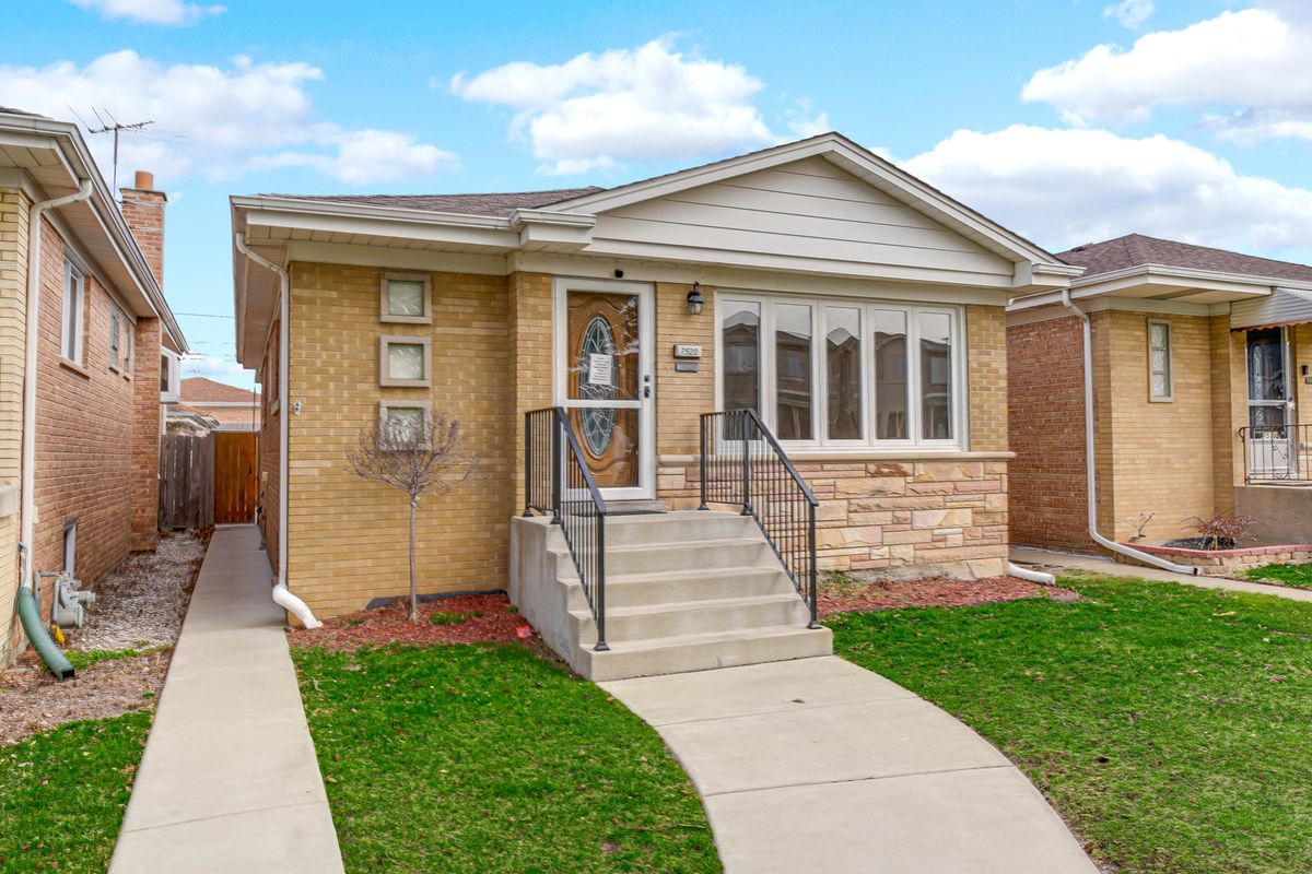 7520 Carmen Avenue, Harwood Heights, IL 60706