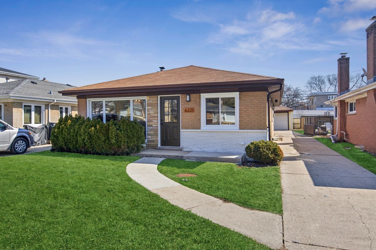 6221 La Crosse Avenue, Chicago, IL 60646