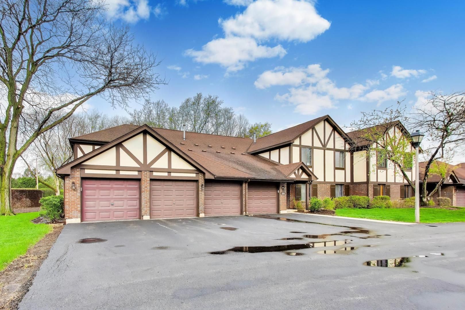 1048 Harbour Court #2B — Wheeling, IL 60090