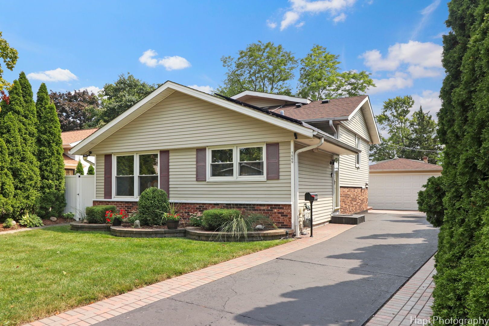 1569 Sherman Place — Des Plaines, IL 60016