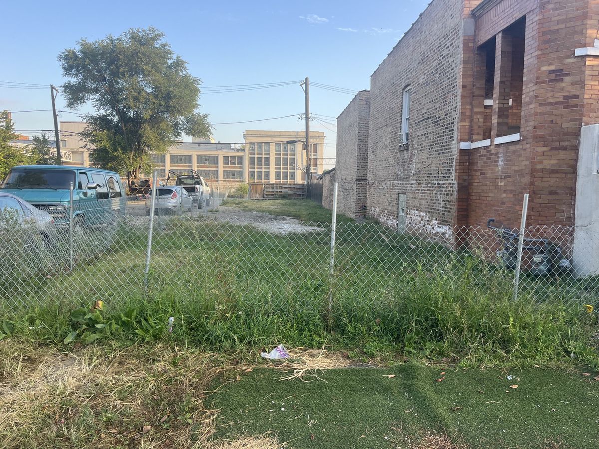 4004 Grenshaw Street, Chicago, IL 60624