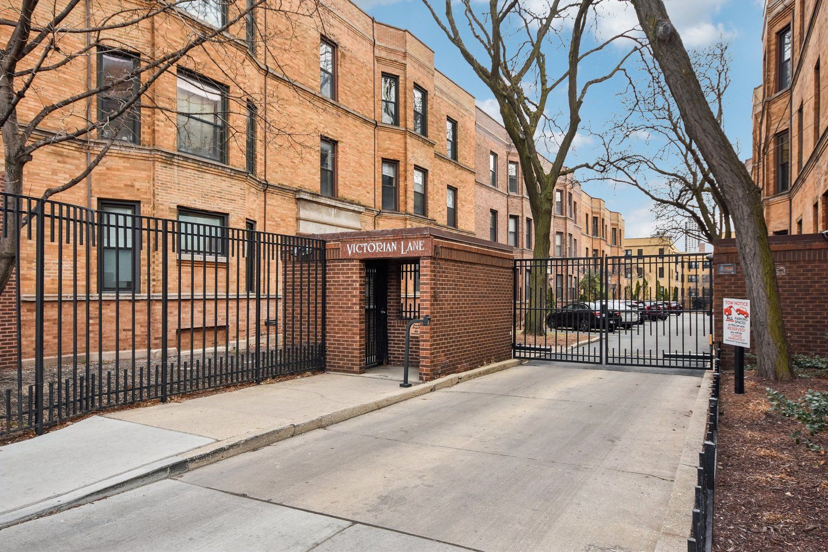 744 W California Terrace #1 — Chicago, IL 60657