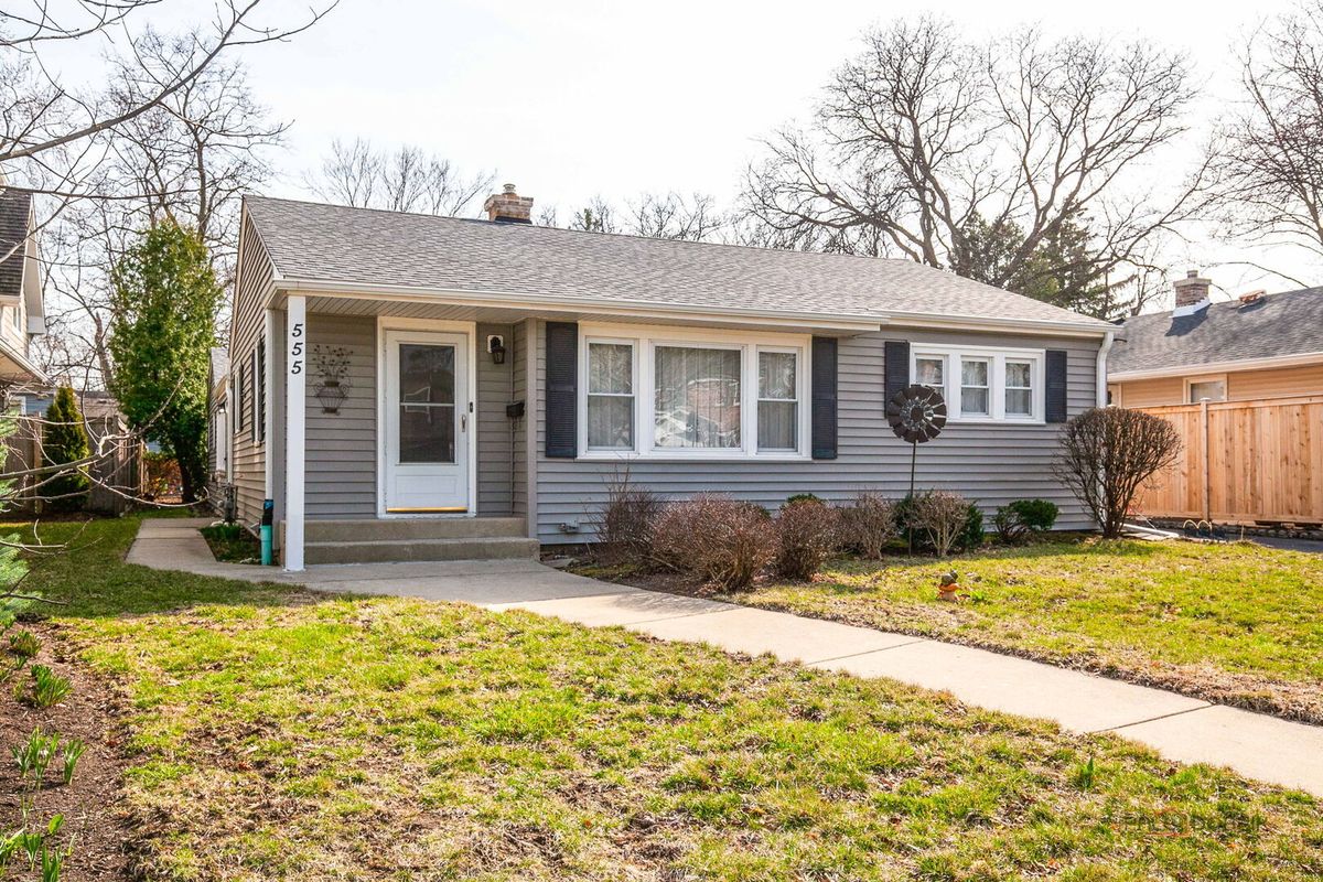 555 Longfellow Avenue, Deerfield, IL 60015