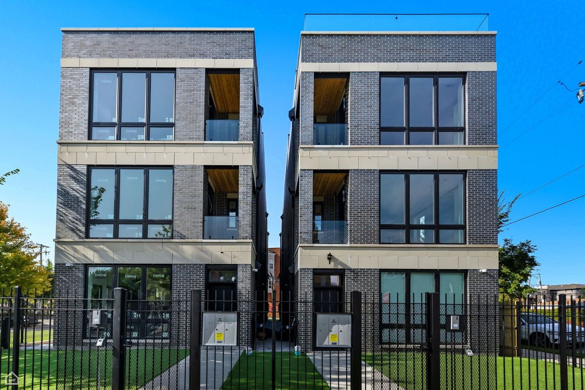 3902 Lake Park Avenue, Chicago, IL 60653