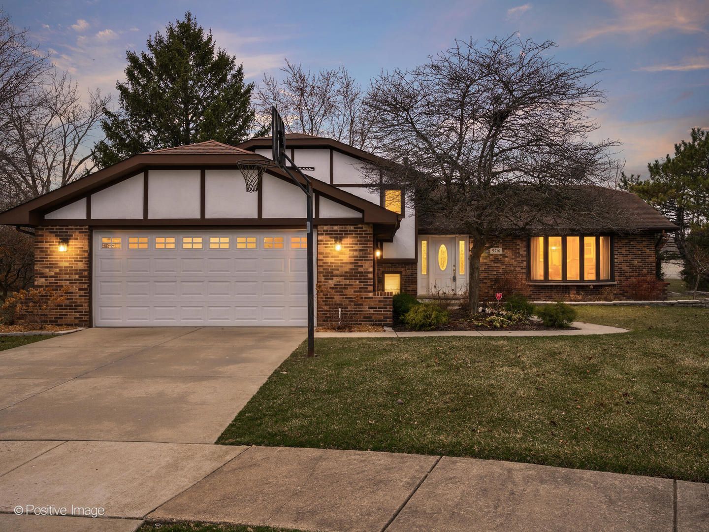 9716 S Kingsbury Court — Palos Hills, IL 60465