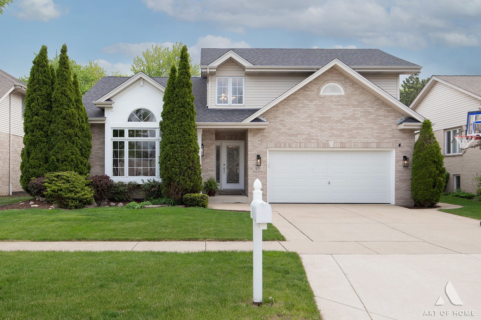 571 N Veterans Parkway — Addison, IL 60101