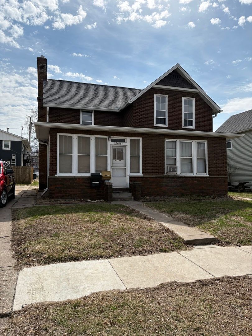 2428 5th Avenue — Moline, IL 61265