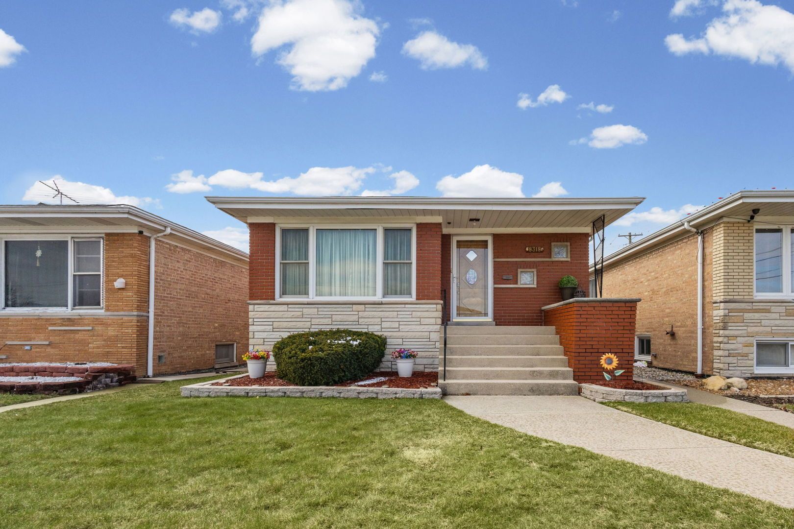 8318 S Keeler Avenue — Chicago, IL 60652