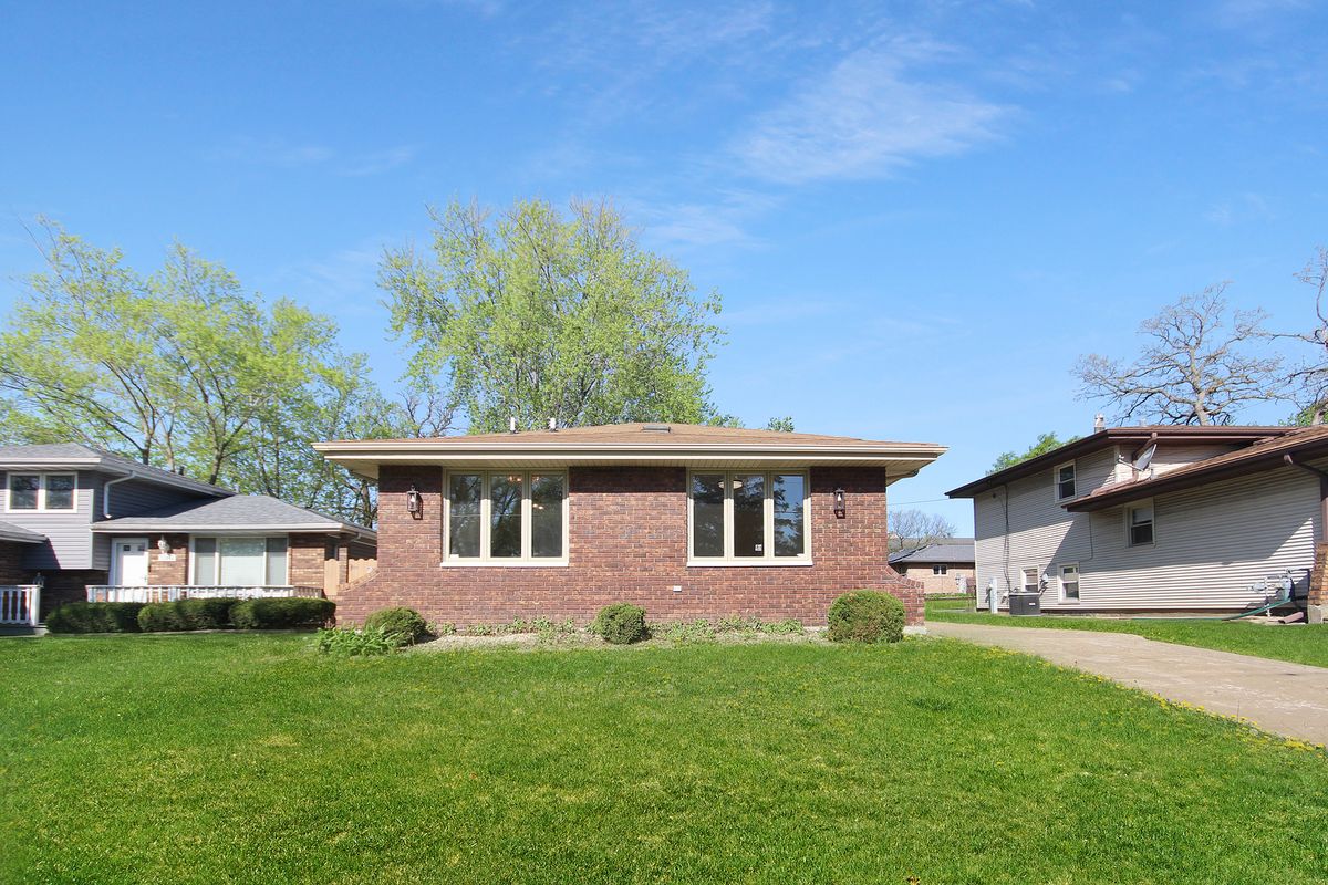 15842 Lavergne Avenue, Oak Forest, IL 60452