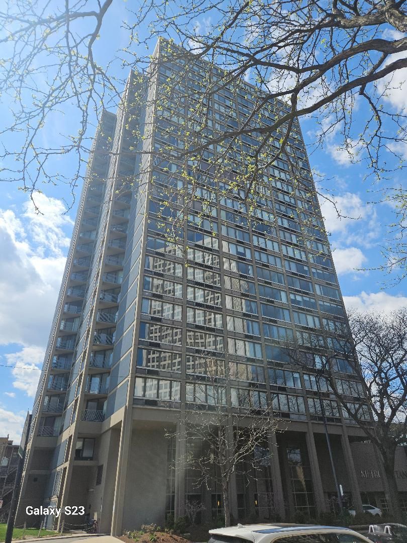 5320 N Sheridan Road #1502 — Chicago, IL 60640