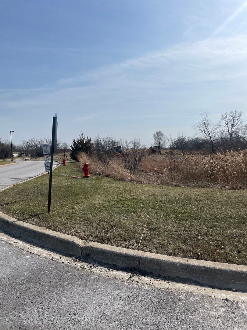 1055 E Grand Avenue — Lindenhurst, IL 60046