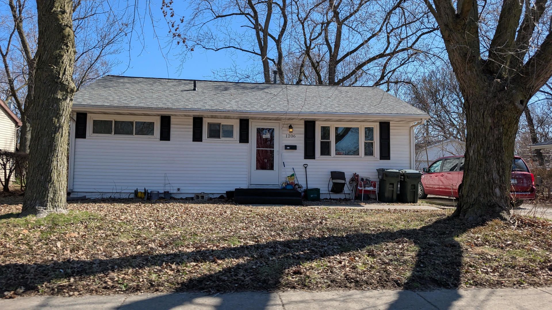 1206 N Lincoln Avenue — Urbana, IL 61801