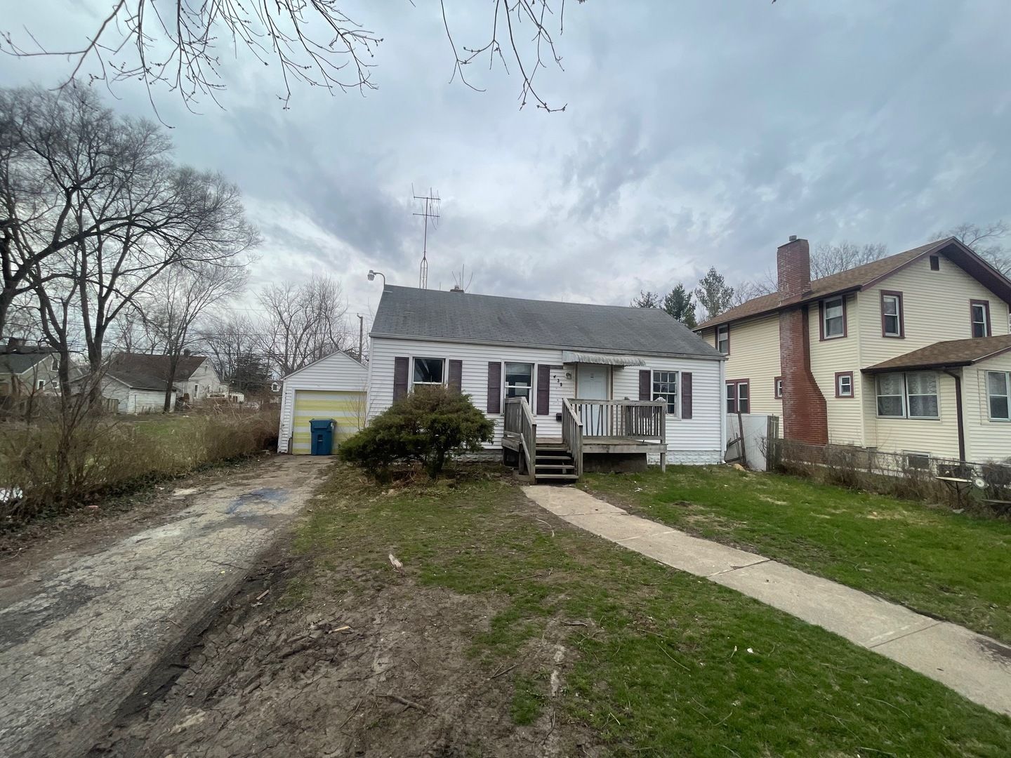 439 Country Club Drive — Kankakee, IL 60901