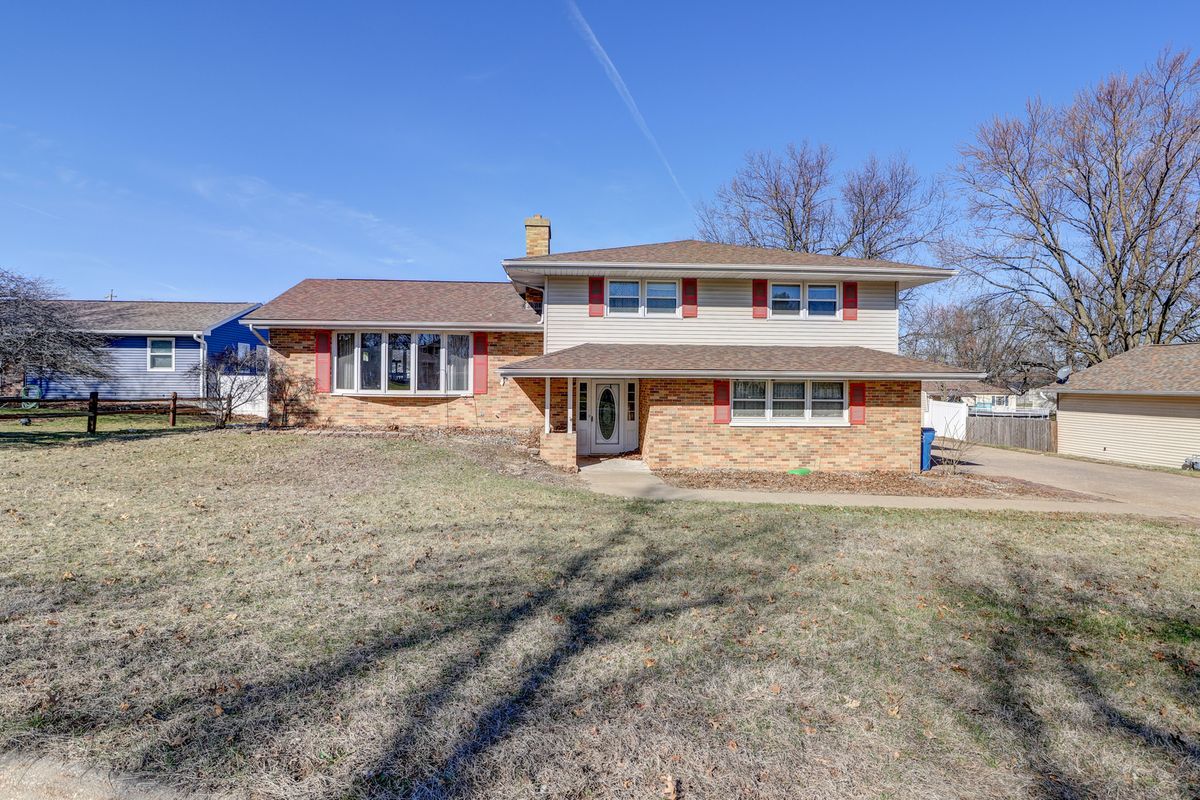 1411 2nd Avenue, Camanche, IA 52730