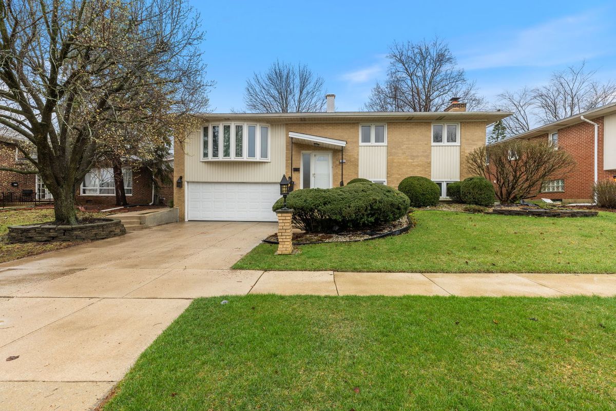 6424 Cedar Road, Oak Forest, IL 60452