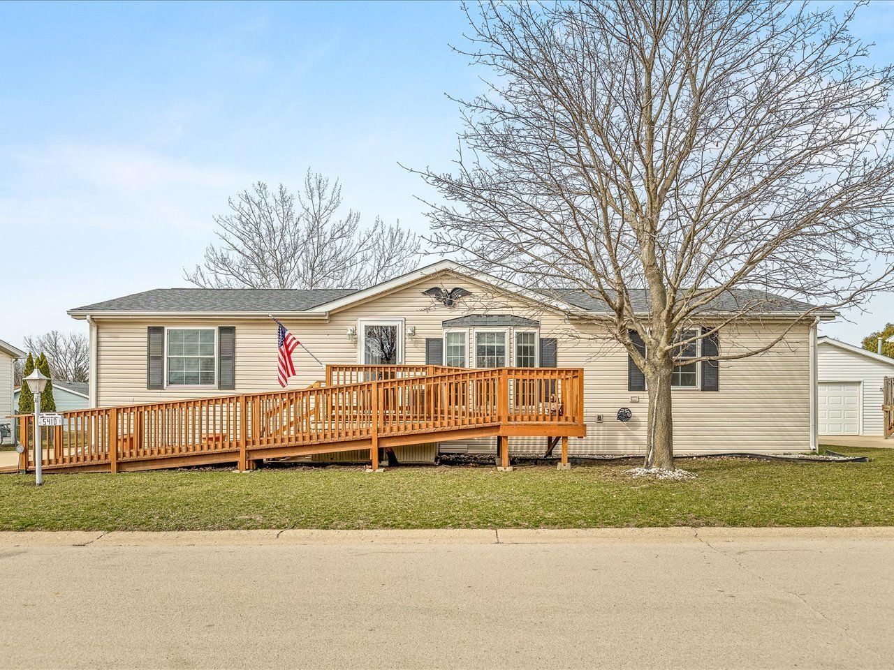 5410 Autumnash Lane — Machesney Park, IL 61115