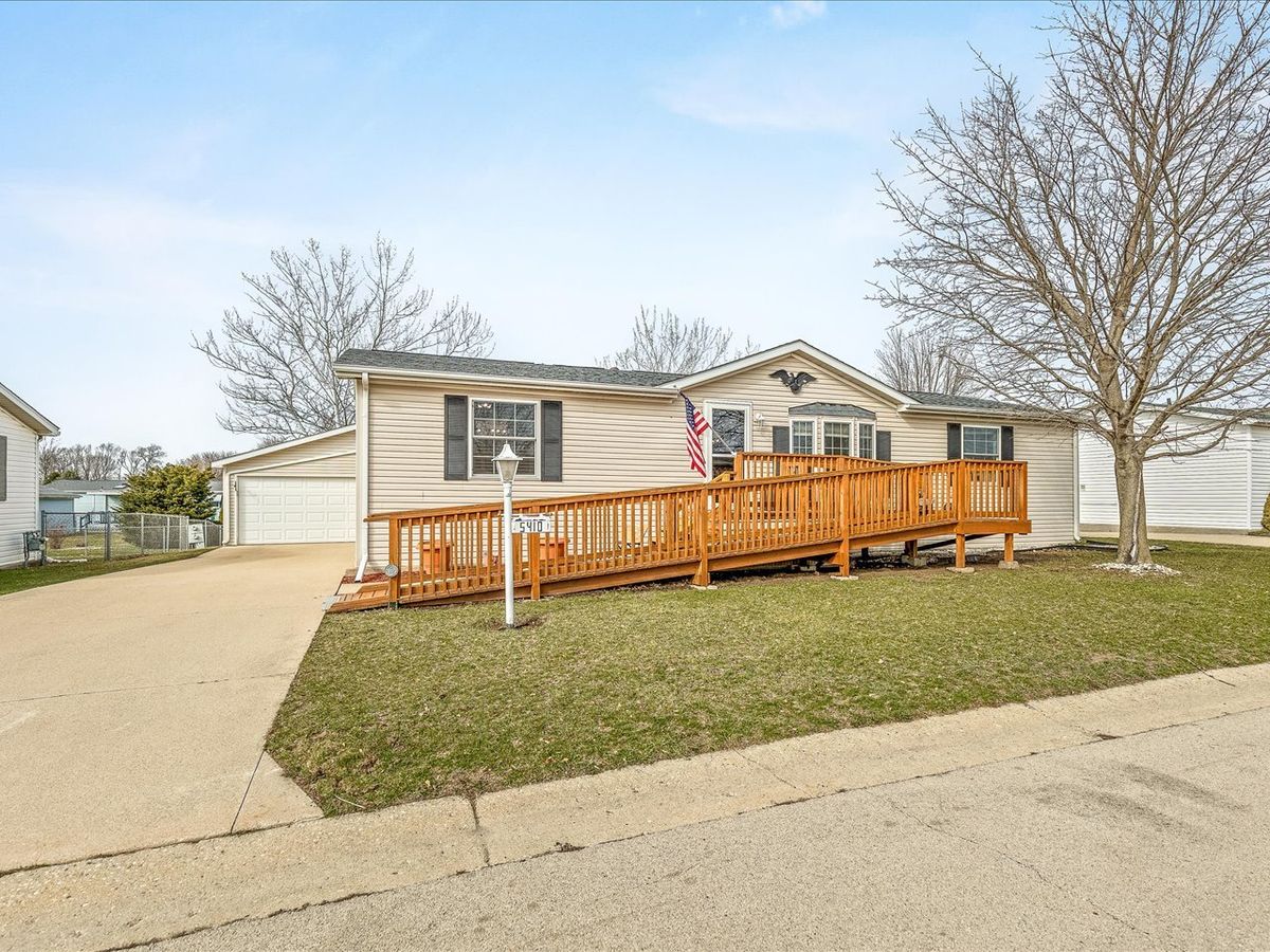 5410 Autumnash Lane, Machesney Park, IL 61115