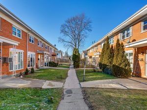 8829 Robin Drive #B — Des Plaines, IL 60016