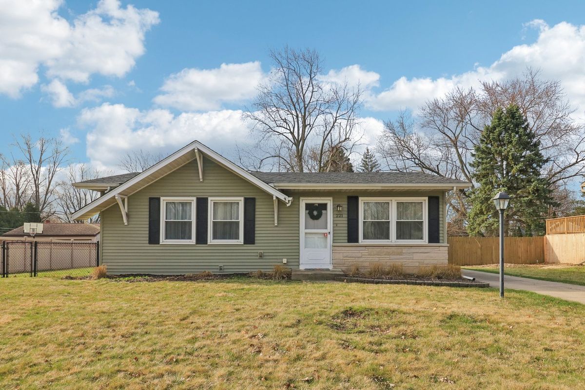 30W221 Claymore Lane, Naperville, IL 60563